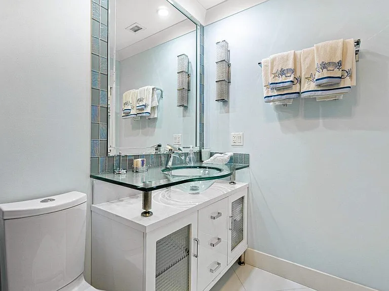 324 N Lake Dr — Photo 24