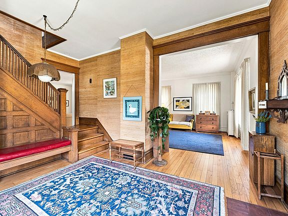5th image of 537 W Green St