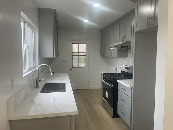 4th image of 3406 Burton Ave #1