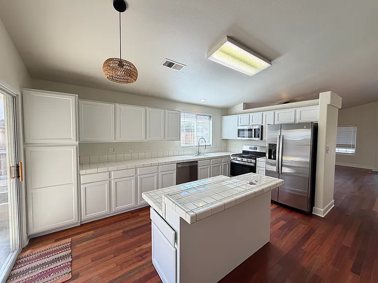 8319 Hemlock Ct — Photo 9
