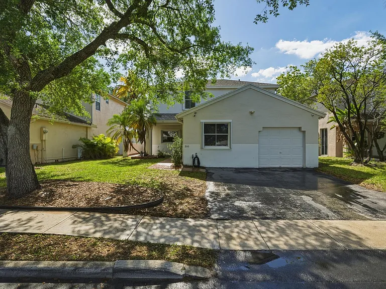 310 NW 207th Way — Photo 3