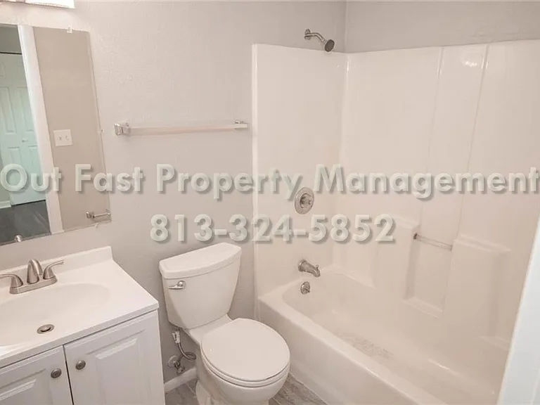 226 SW Lincoln Cir N #B — Photo 8