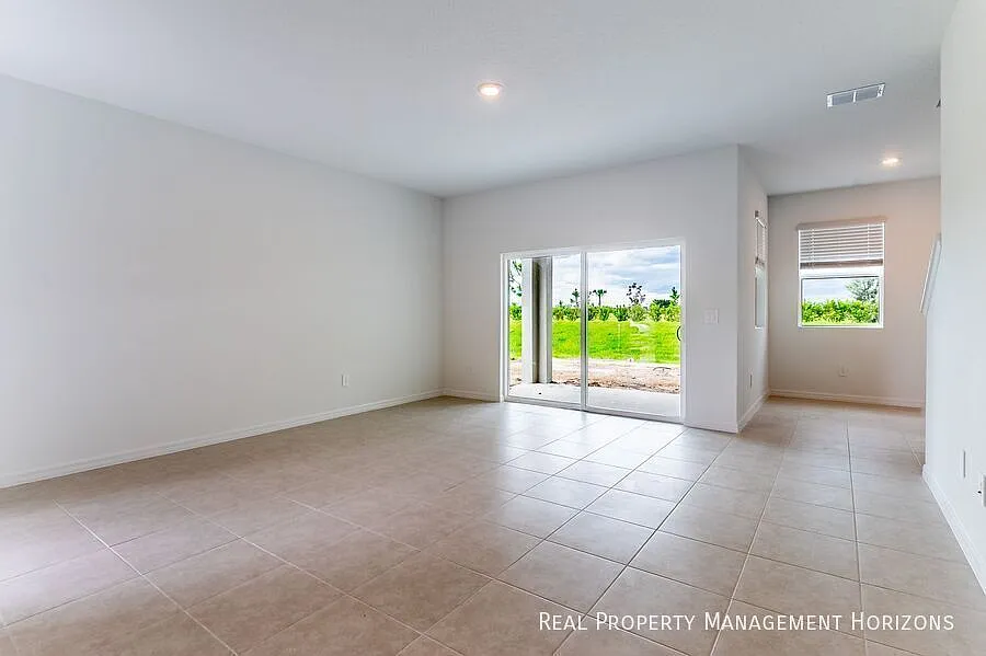 Dog Friendly, Brand New 4-Bedroom 'End-Unit' Townhome in Prosperity Lakes Parrish — Photo 3