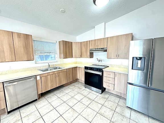 3rd image of 1121 Dr Martin Luther King Jr St S
