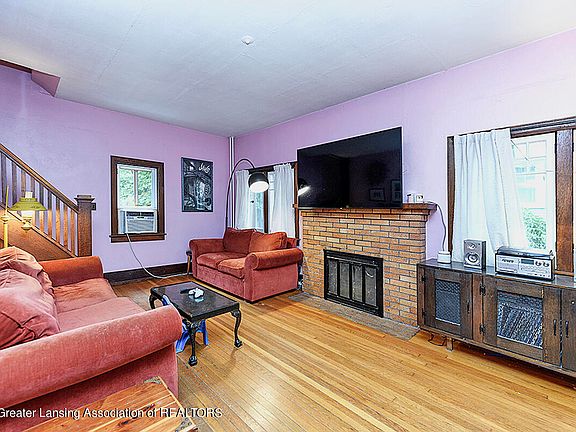 3rd image of 529 Hillcrest Ave