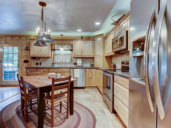 3rd image of 202 Cascade Dr