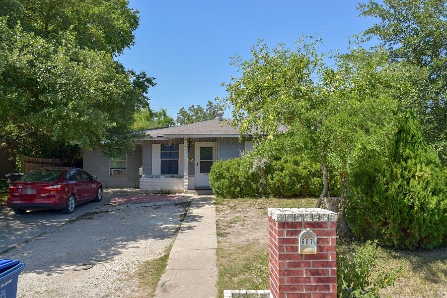 1st image of 607 Deely Pl