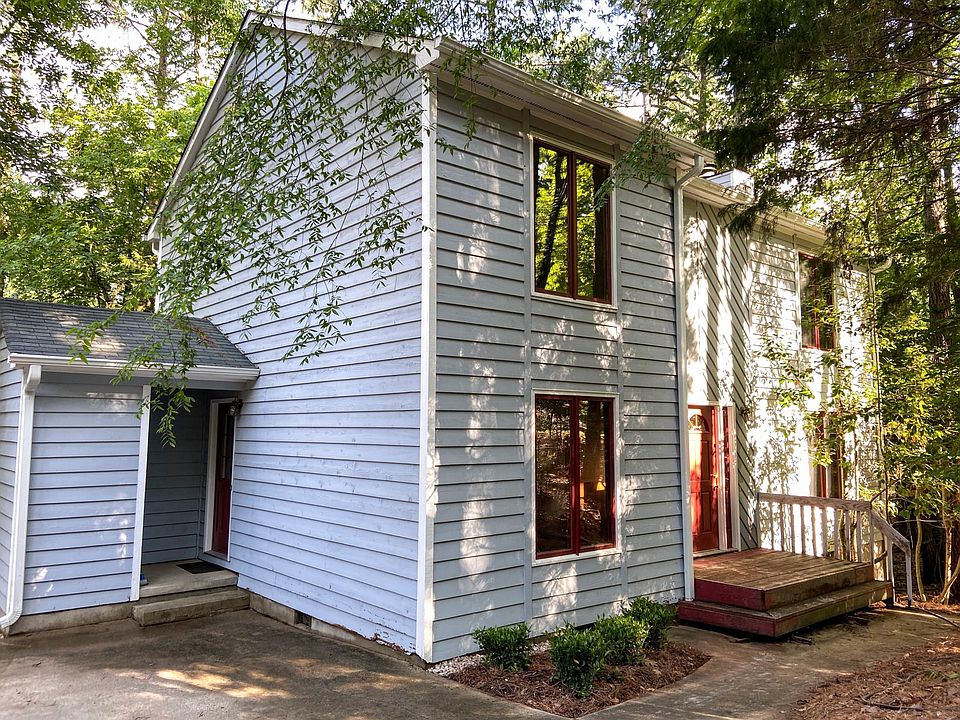 Front of house with attached utility room on the left