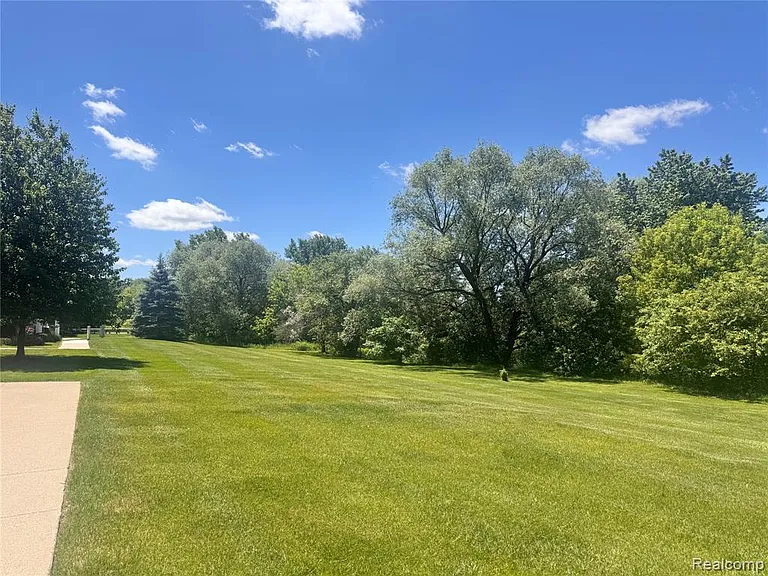 45997 Rhodes Dr — Photo 22