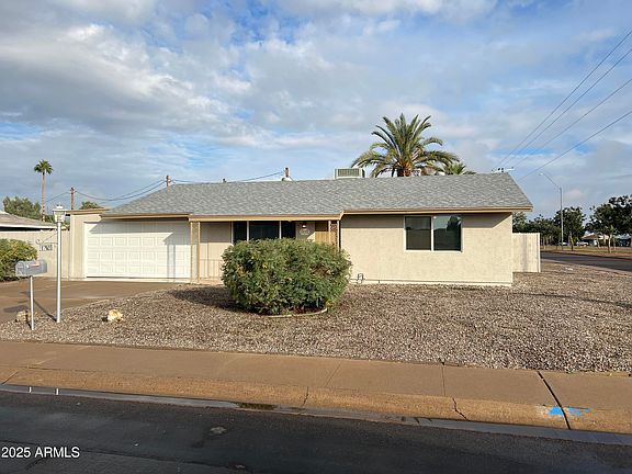 3rd image of 10702 W CHERRY HILLS Drive