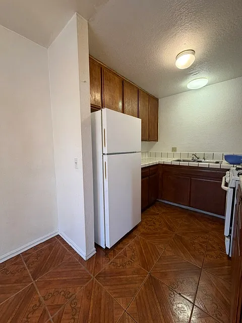 2 bed, $2,400 — Photo 4