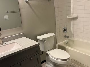 328 N Cornell Ave APT B, Villa Park, IL 60181