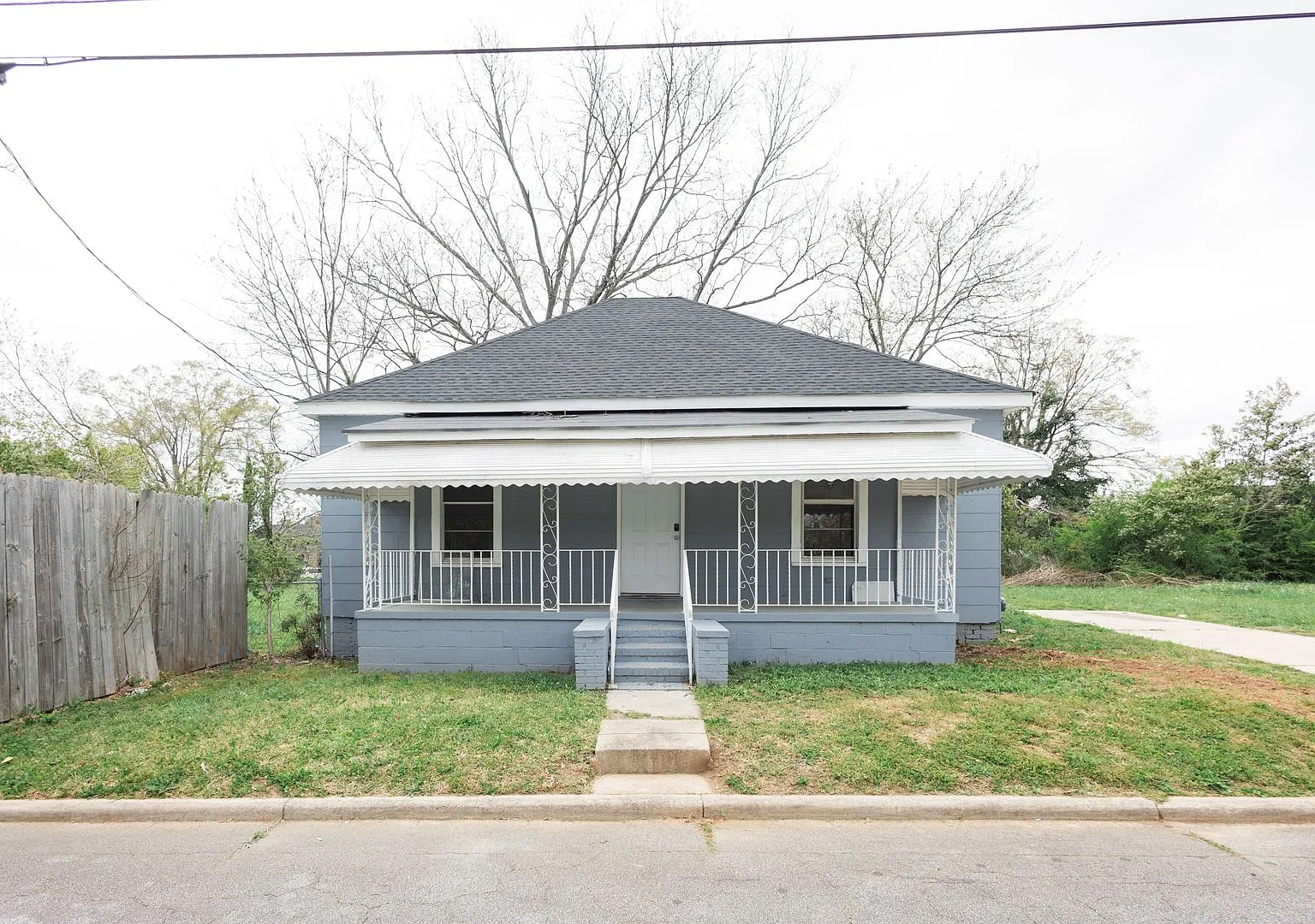 617 Wright St - 2 BR and 1 BATH — Photo 1