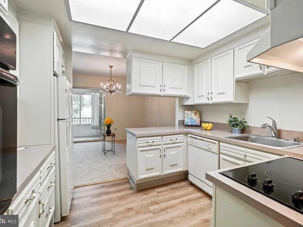 3320 Gleneagles Dr #68-2A, Silver Spring, MD 20906