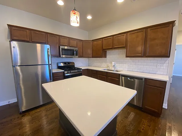 35th Street 1734 W - 2R — Photo 2