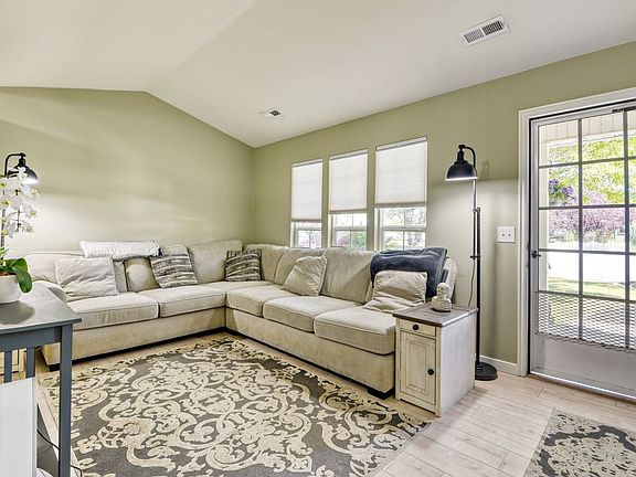 3rd image of 3224 S Hinton Ct