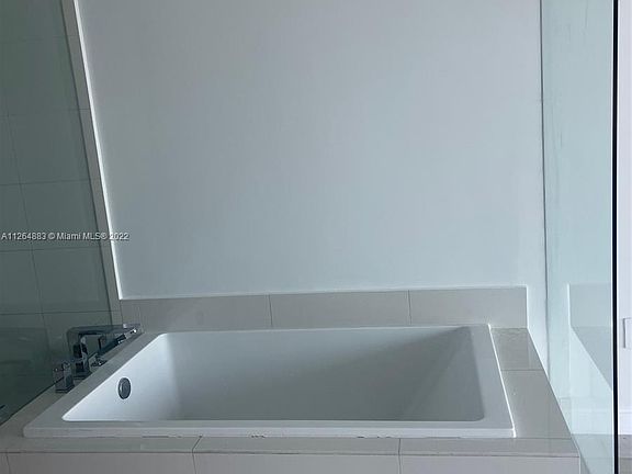 5th image of 650 NE 32nd St Unit 1705