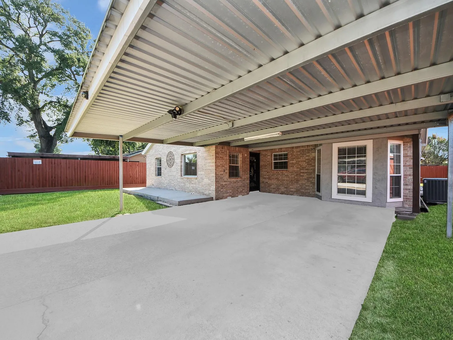 3 bed, 2.0 bath, 2209 sqft, $2,000 — Photo 4