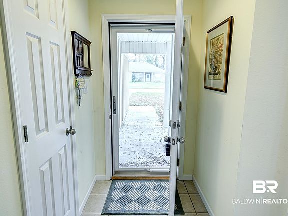 3rd image of 14867 Silver Oaks Loop