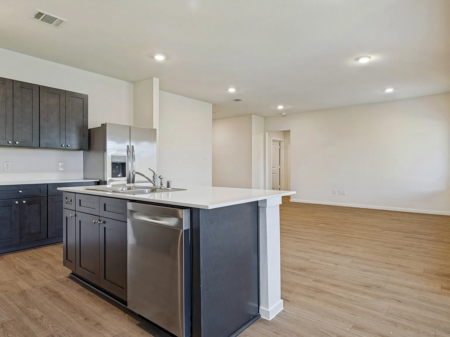 4 bed, 1872 sqft, $1,995 — Photo 4