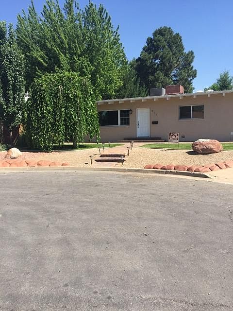1st image of 911 N Hallett Cir