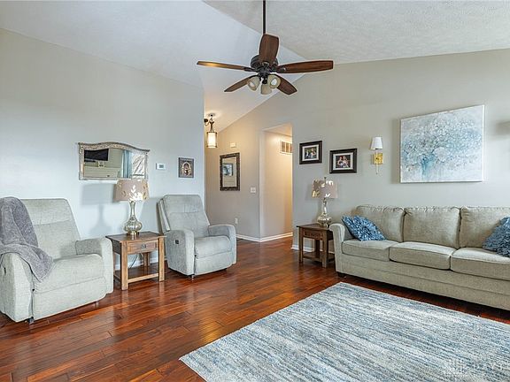 4th image of 1550 Farrington Dr