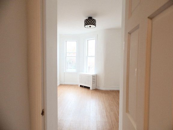 3rd image of 164 Sumpter St Fl 3