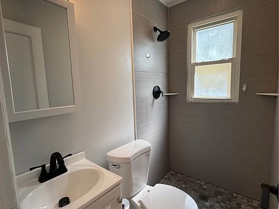 5th image of 210 Blaine Ave APT 2