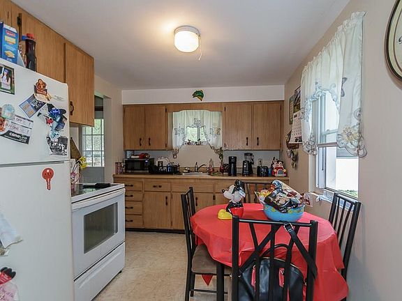 5th image of 7724 Saxon Dr