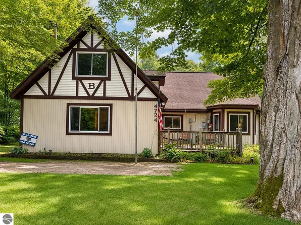 4724 E Shore Dr NE, Kalkaska, MI 49646