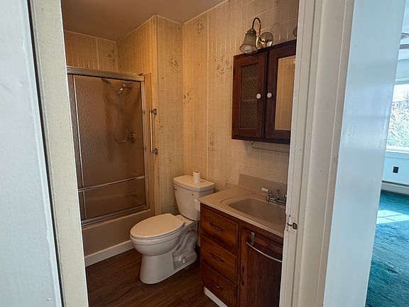 4th image of 2 S Willow St