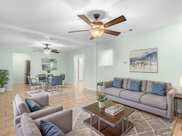903 Mimosa Dr, Lockhart, TX 78644