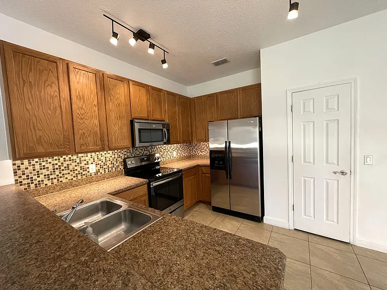 2600 Revolution St #105 — Photo 9
