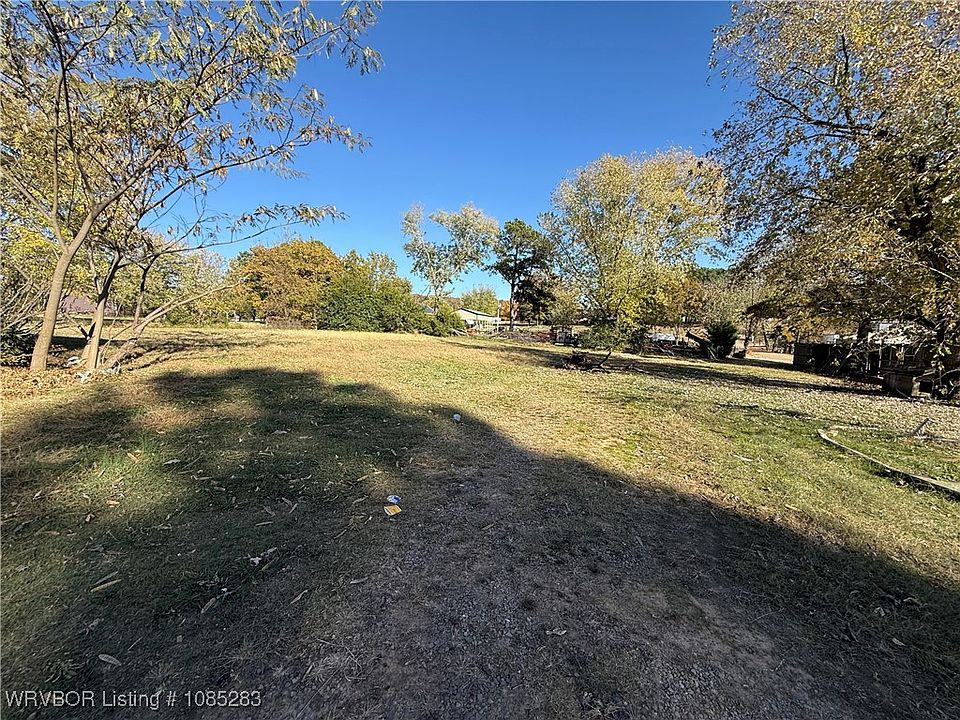 2nd image of 36 Meadow Wood Ln
