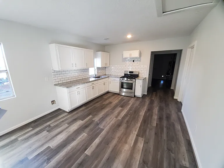 7307 Avenue H — Photo 11