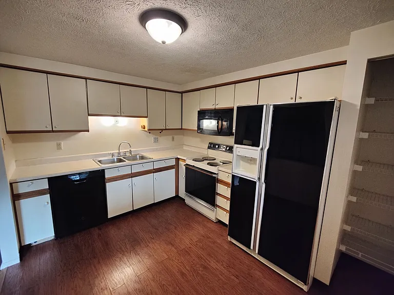 102 Sonnybrook Ct — Photo 12