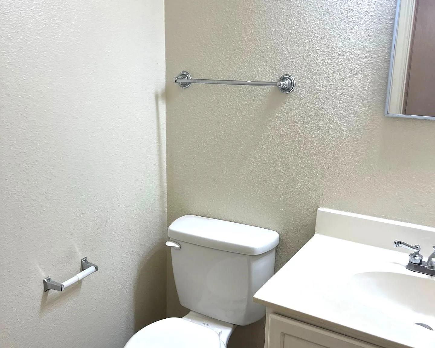 3 bed, 2.5 bath, 1698 sqft, $1,525 — Photo 3