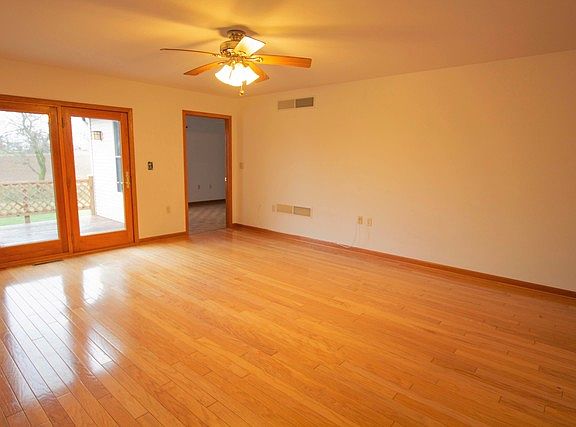 3rd image of 1526 Wright Dr