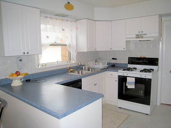 3rd image of 6747 N Harding Ave #2