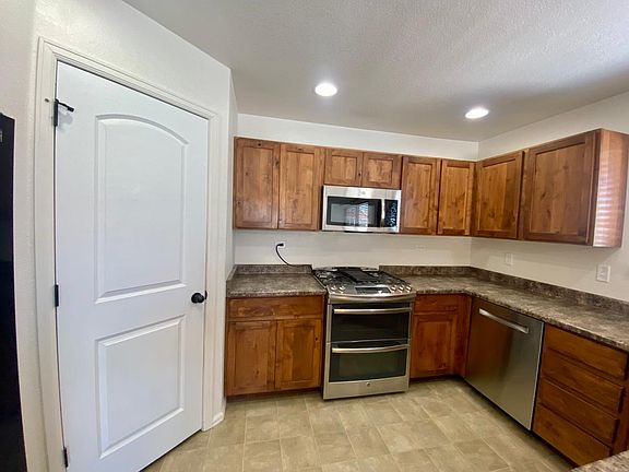 5th image of 503 Planter Ln