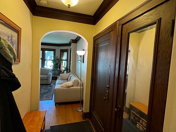 5th image of 6736 N Oxford Ave #1
