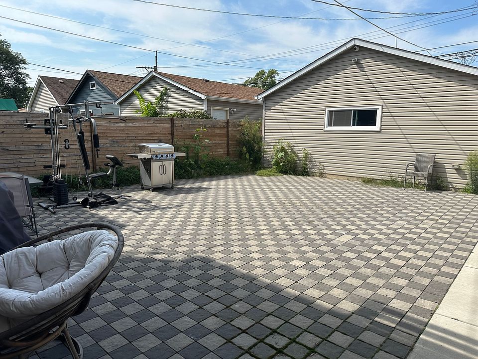 1st image of 6138 W School St #2