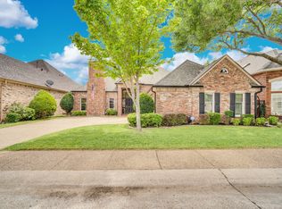 759 Village Green Dr, Desoto, TX 75115