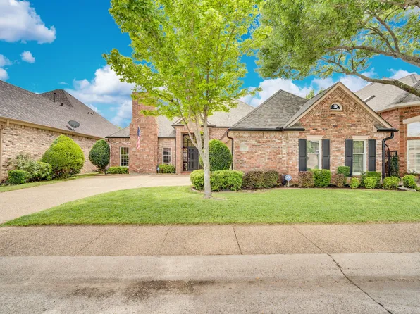 759 Village Green Dr, Desoto, TX 75115