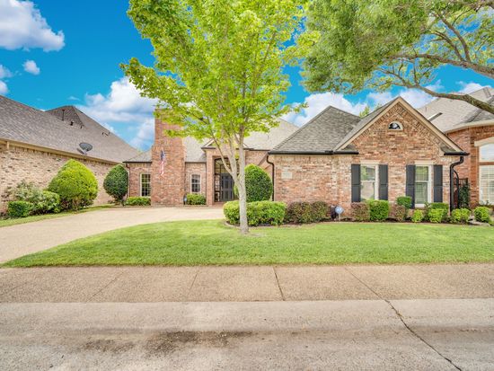 759 Village Green Dr, Desoto, TX 75115