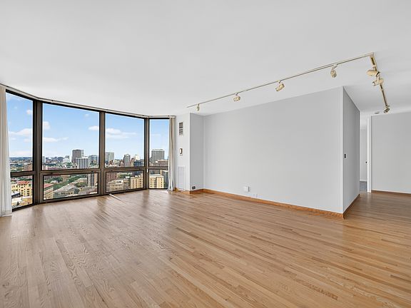 4th image of 2650 N Lakeview Ave APT 2801