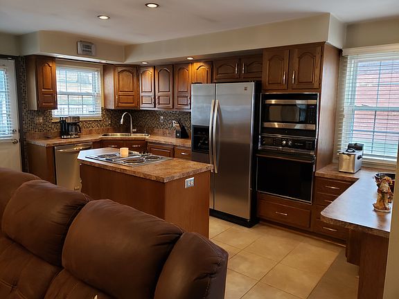 4th image of 14 Whiteside Dr