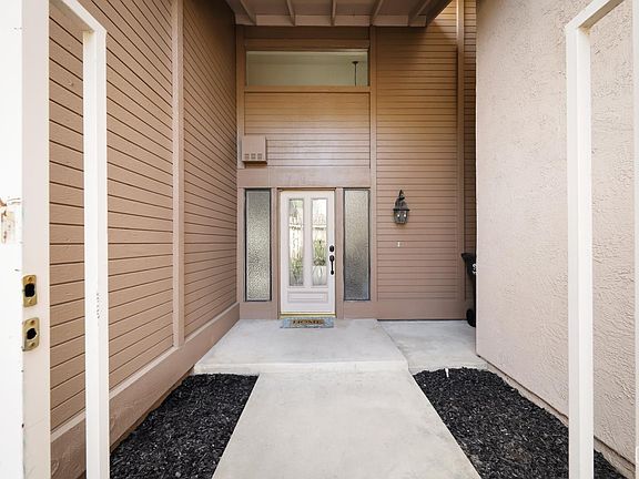 3rd image of 2000 Ashe Rd Unit 18