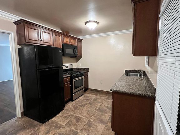 Great kitchen with plenty of storage space.