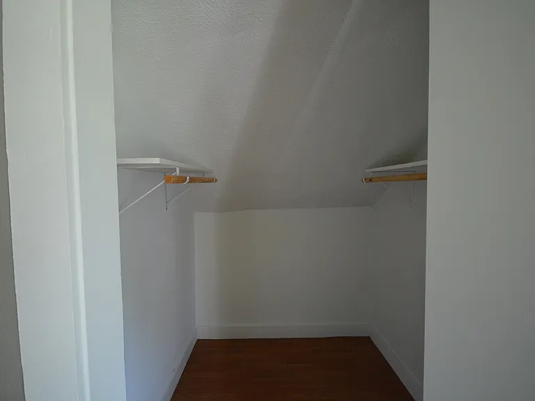2012 W Webster St — Photo 12